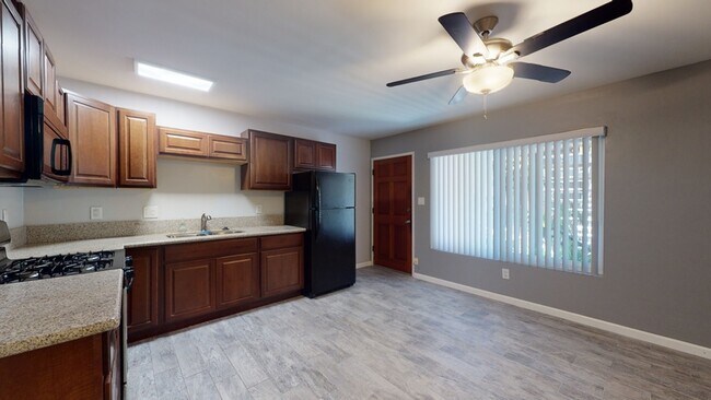 Photo - 1440 Lincoln Ave