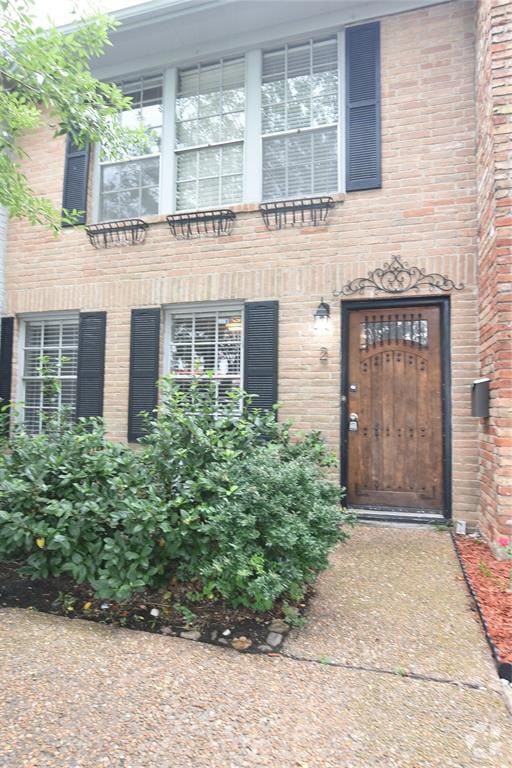 Building Photo - 940 Wycliffe Dr Unit 2 Rental