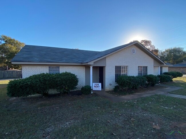 Building Photo - 1126 E Fairmont St Rental