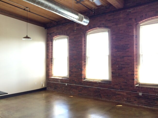 Photo - 100 Main St Unidad Apt 433