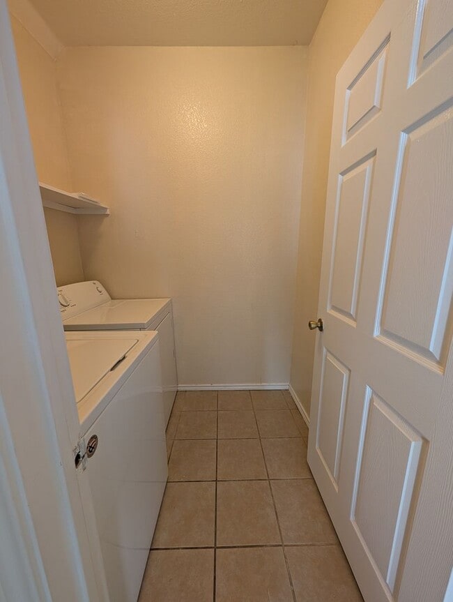 885/887 Sagewood trl