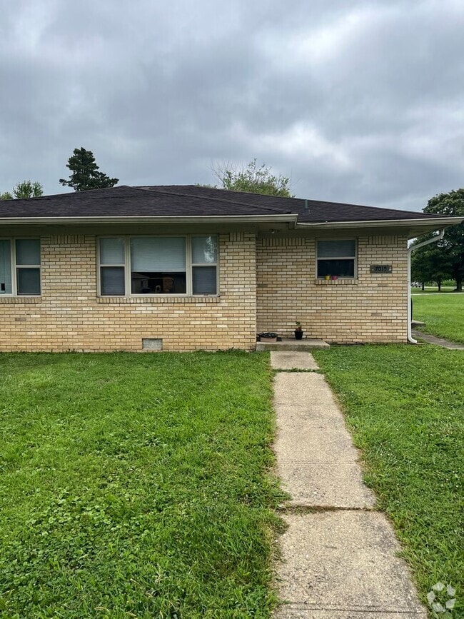 Building Photo - 7015-7017 N Manor Dr Unit 7015 Rental