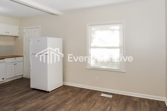 Photo - 1501 Tower St SE