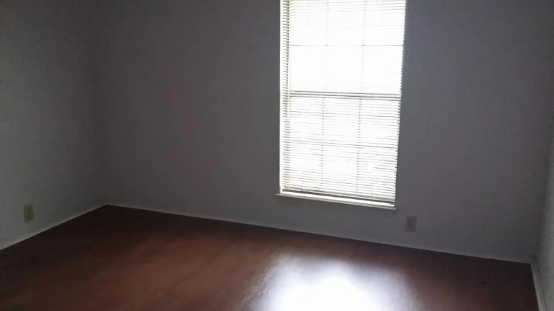 Photo - 1709 Woodlawn Pkwy