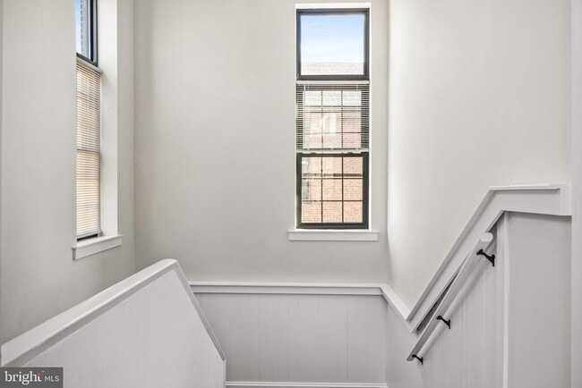 Building Photo - 420 Chestnut St Unit 2
