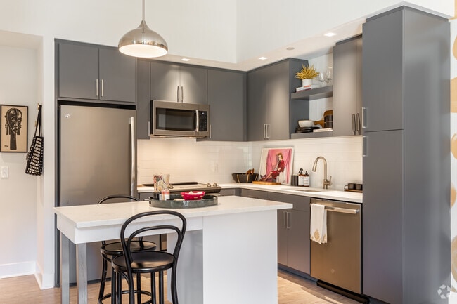 1BR, 1BA w/ Den - 730SF