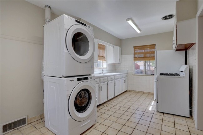 Photo - Spacious Sunnyside Bungalow, Finished Base...