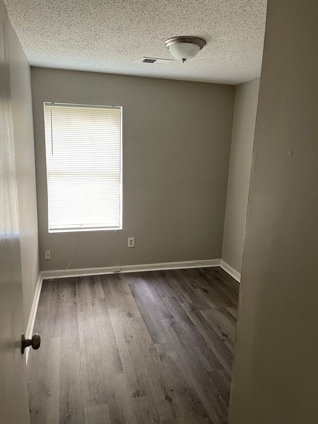 Photo - For lease 5 bedrooms at an affordable rate of $1,100.00