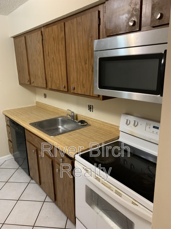 Photo - 425 W Lawrence Ave