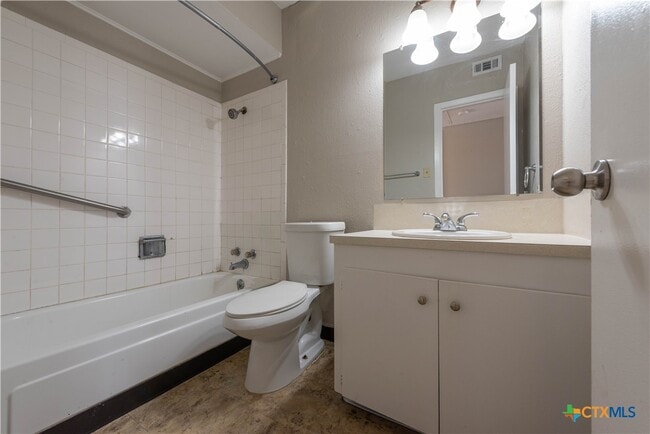 Building Photo - 203 E Bowie St Unit 1