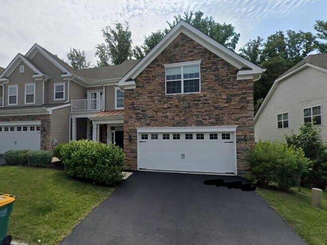 Stunning 4-Bedroom Townhouse in Newtown Sq... - Stunning 4-Bedroom Townhouse in Newtown Sq...