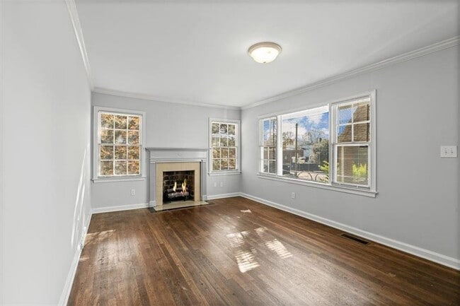 Photo - 449 10th St NW