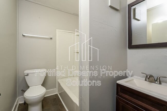 Photo - 2010 Temple St