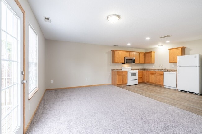 Photo - 2 Bedroom 2 Bathroom Town House - Exterior Unit Unidad 6358 Scarlet Leaf Lane