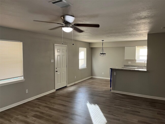 Building Photo - 2314 Pickerton Dr