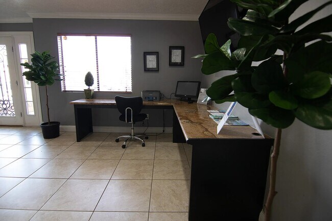 Building Photo - 15100 Golden Eagle Dr