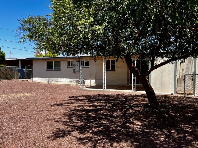 Photo - 8024 E Victoria Dr