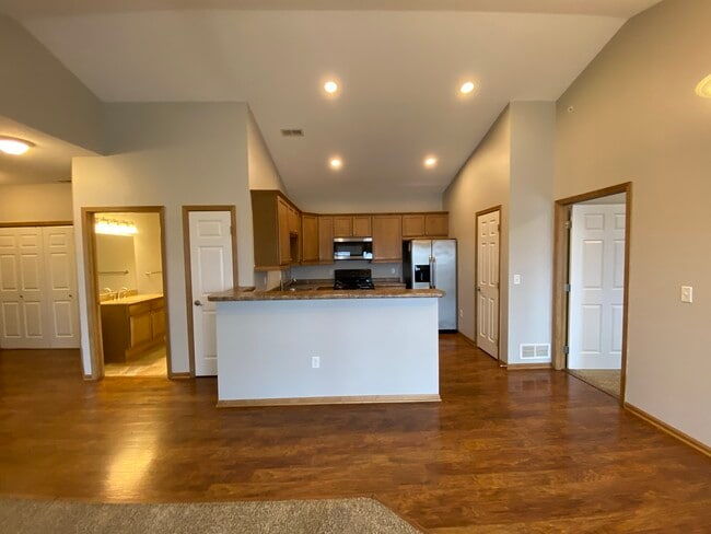 Photo - 2000 Meadow Ct Unit 512