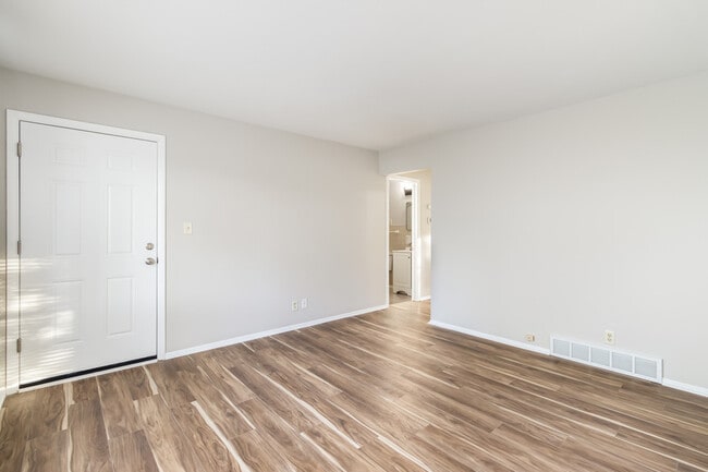 Photo - W166N9182 Grand Ave Unidad 1