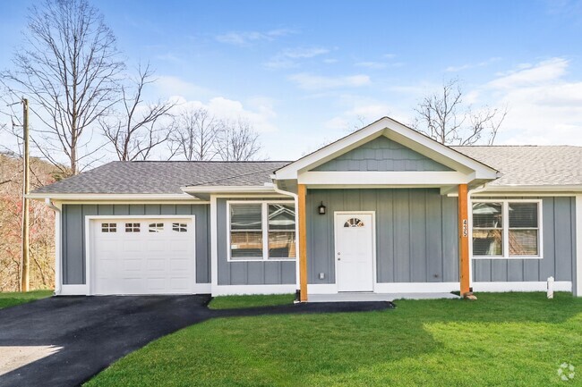 Building Photo - 435 Little Sycamore Ln Rental