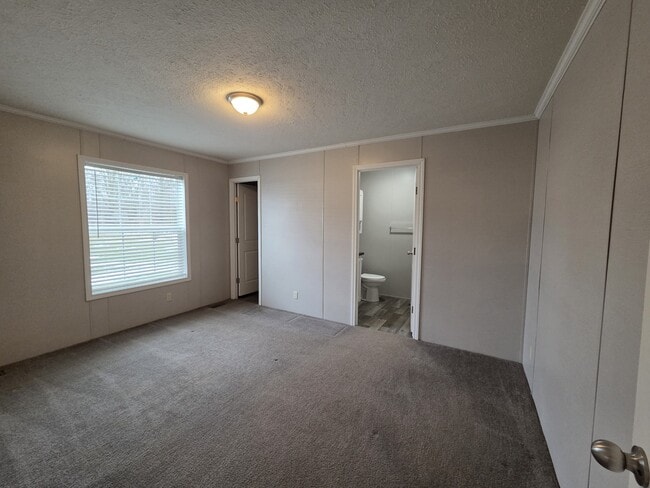 Photo - 152 Donald Ave