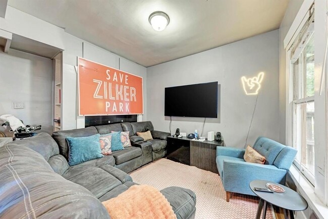 Photo - 2834 Salado St