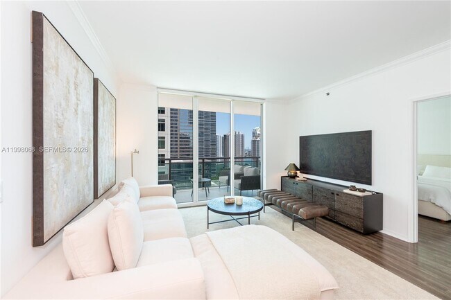 Building Photo - 950 Brickell Bay Dr Unit 2304