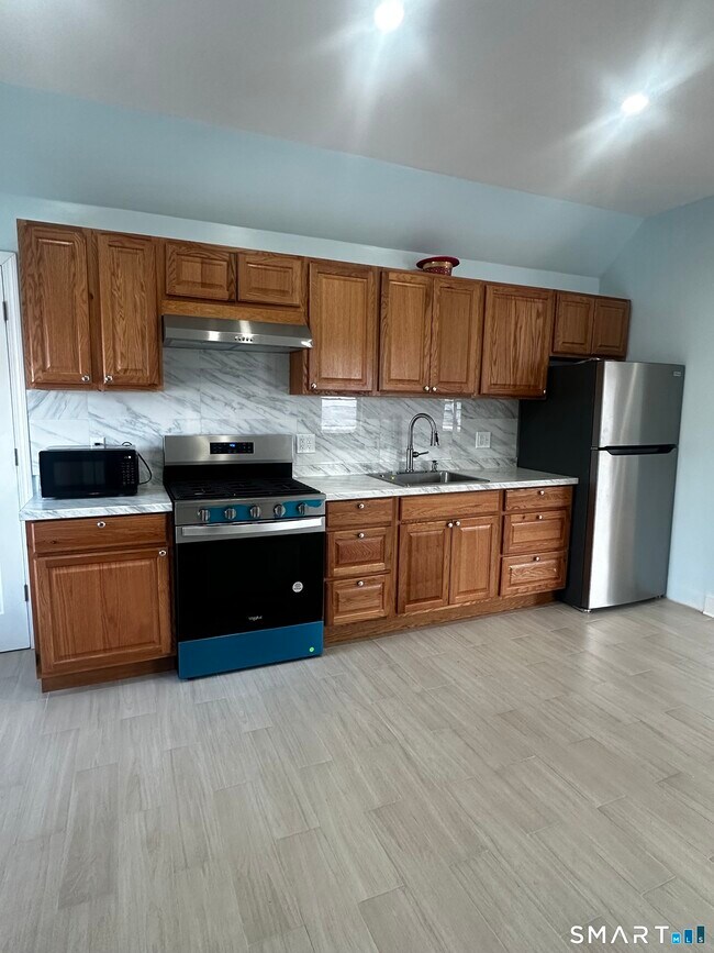 Photo - 185 Alpine St