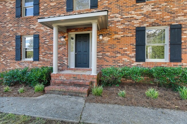 1023 Chickasaw Trail