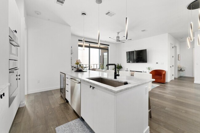 Photo - 800 Embassy Dr Unit 609