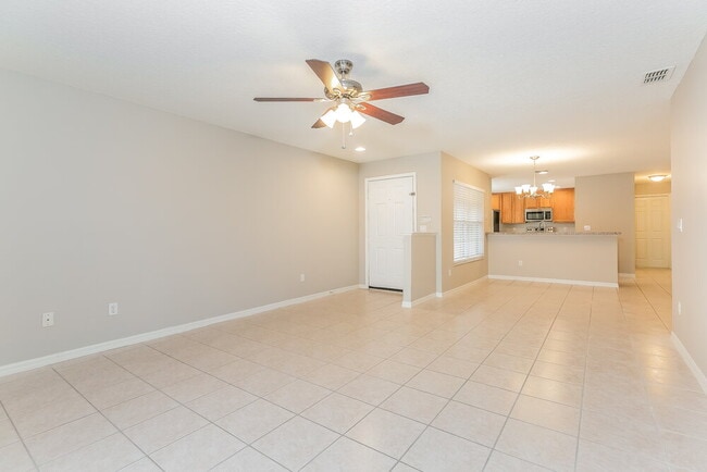 2221 Heathwood Cir