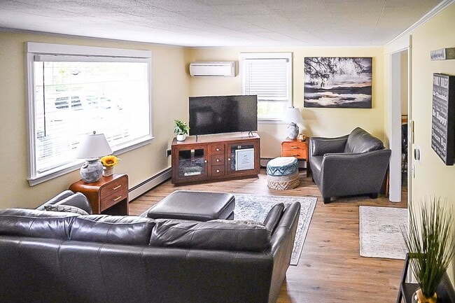 Photo - 189 N High St