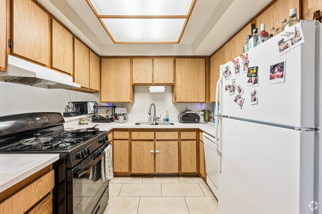 3 habitaciones, 1 baño - 1000 pies cuadrados - Cocina - Diamond Head Apartments