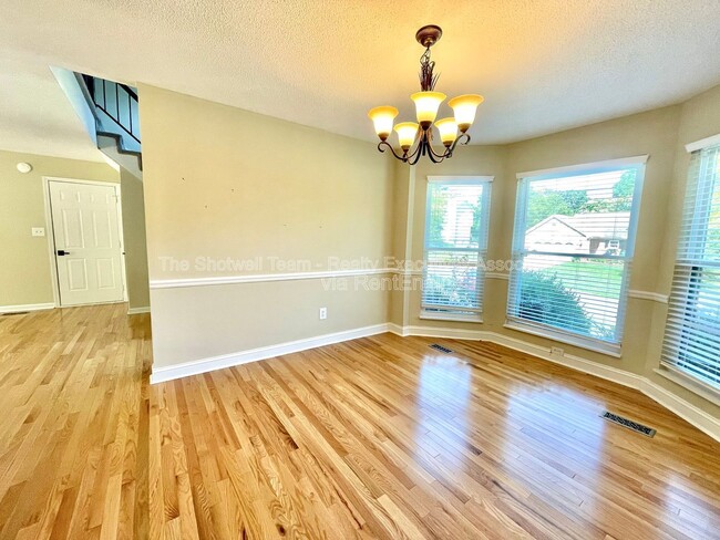 Photo - 1363 Wenlock Rd