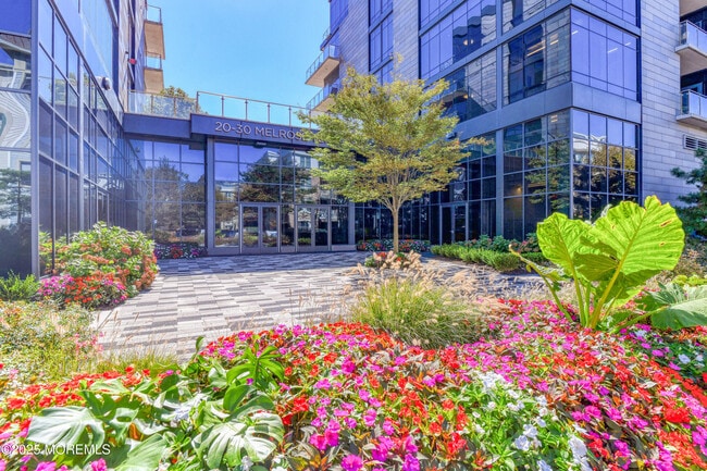 Building Photo - 30 Melrose Terrace Unit 303