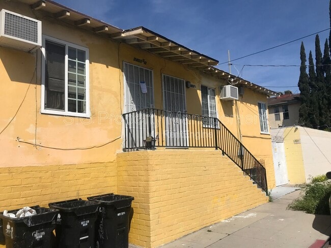 Photo - 1/2 Foothill Blvd