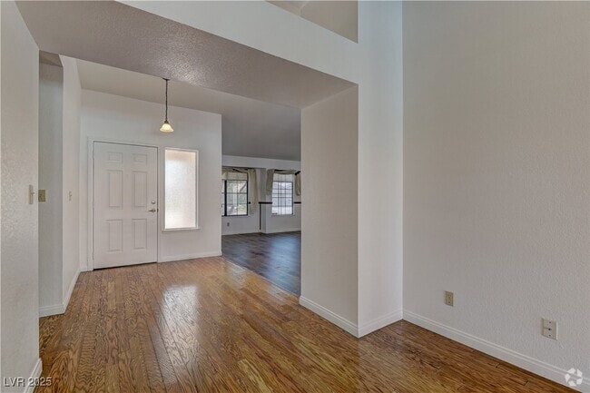 Building Photo - 3024 Nutwood St Rental