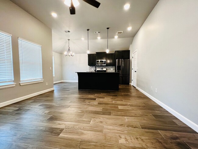 Photo - Beautiful 3BD 2BA Located in Edmond's Valencia NW 187th Addition!!