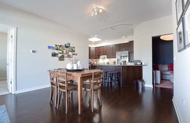 Photo - 5858 N Broadway Unit 602