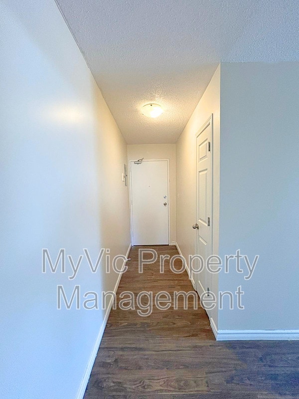 Building Photo - 9108-9149 149 St Unit Two Bed