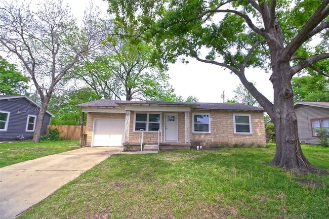 Photo - 115 Charles Ln