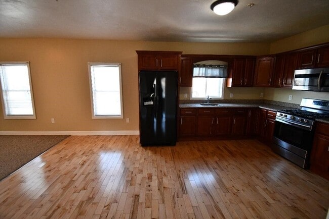 Building Photo - 40 Sylvester St Unit 2