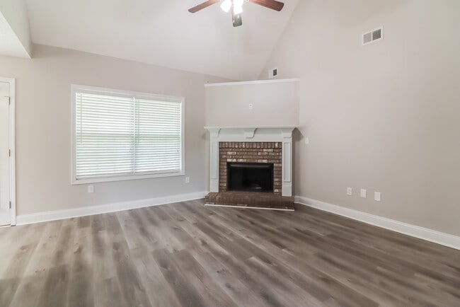 Photo - 221 Raleigh Way