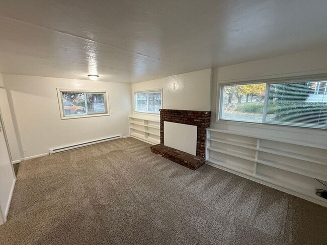 Photo - 231-295 Kearney St S