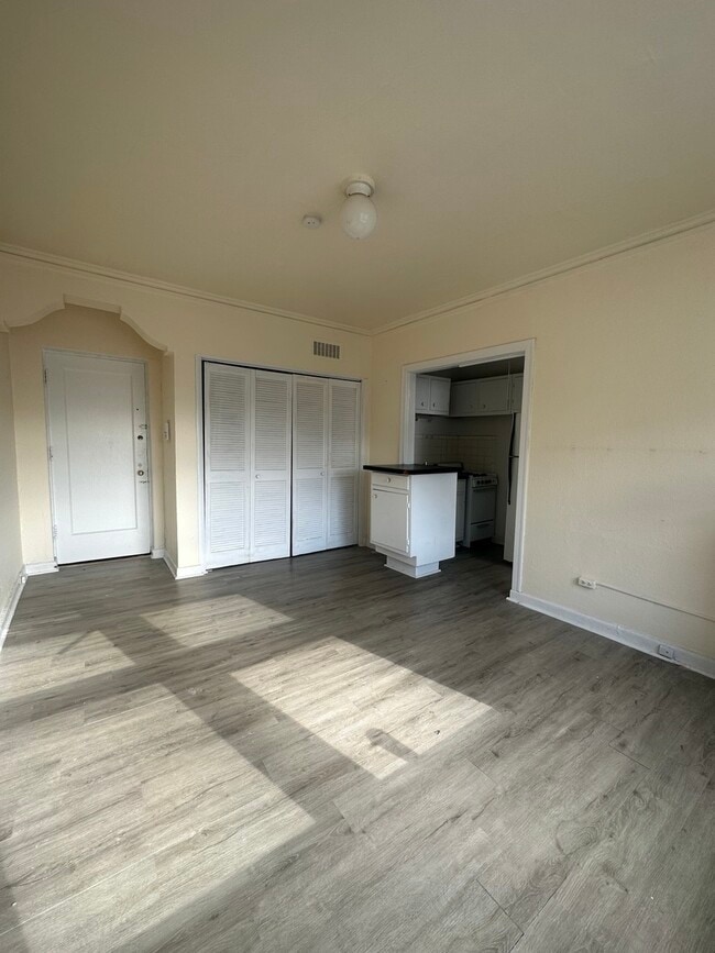 Photo - 633 W Deming Pl Unit ST