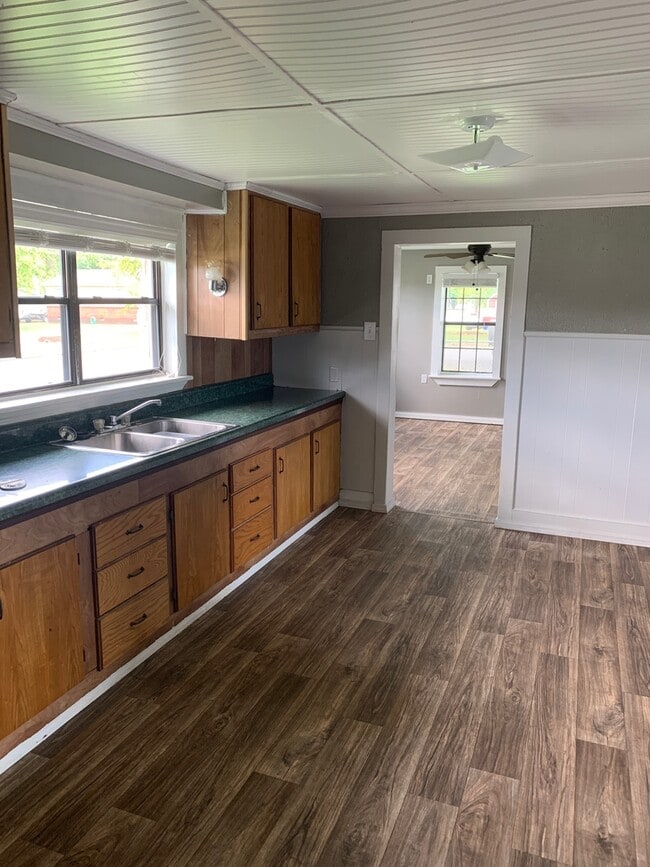 Photo - 5100 S 33rd St