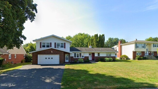 Building Photo - 113 Russell Rd Unit Floor 2