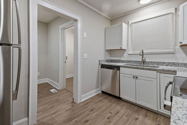 Photo - 207 Windsor Dr