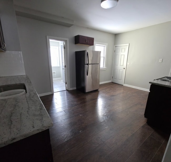 Photo - Single Family Home 3 beds 2 bath Available Now!