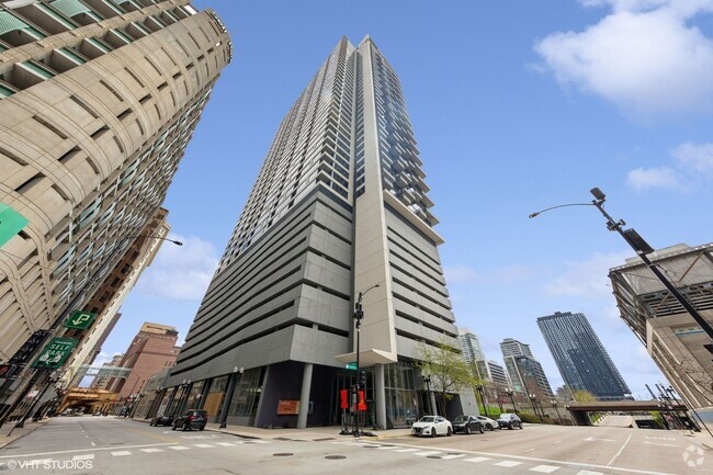 Building Photo - 235 W Van Buren St Unit 1504 Rental